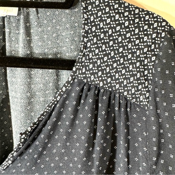 J.Jill Navy Blue Print Rayon V-neck Tunic Blouse - Picture 2 of 9